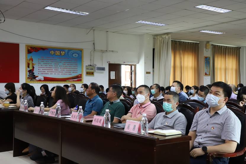 说明: Z:\素材库\摄影协会\2021素材库5月份开始\2021年9月7日学习习近平总书记七一重要讲话\参会领导.JPG