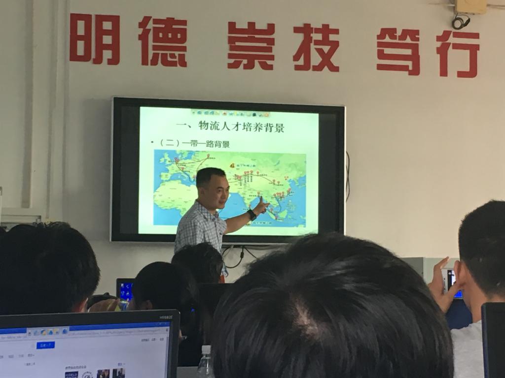 陈主任在讲座现场