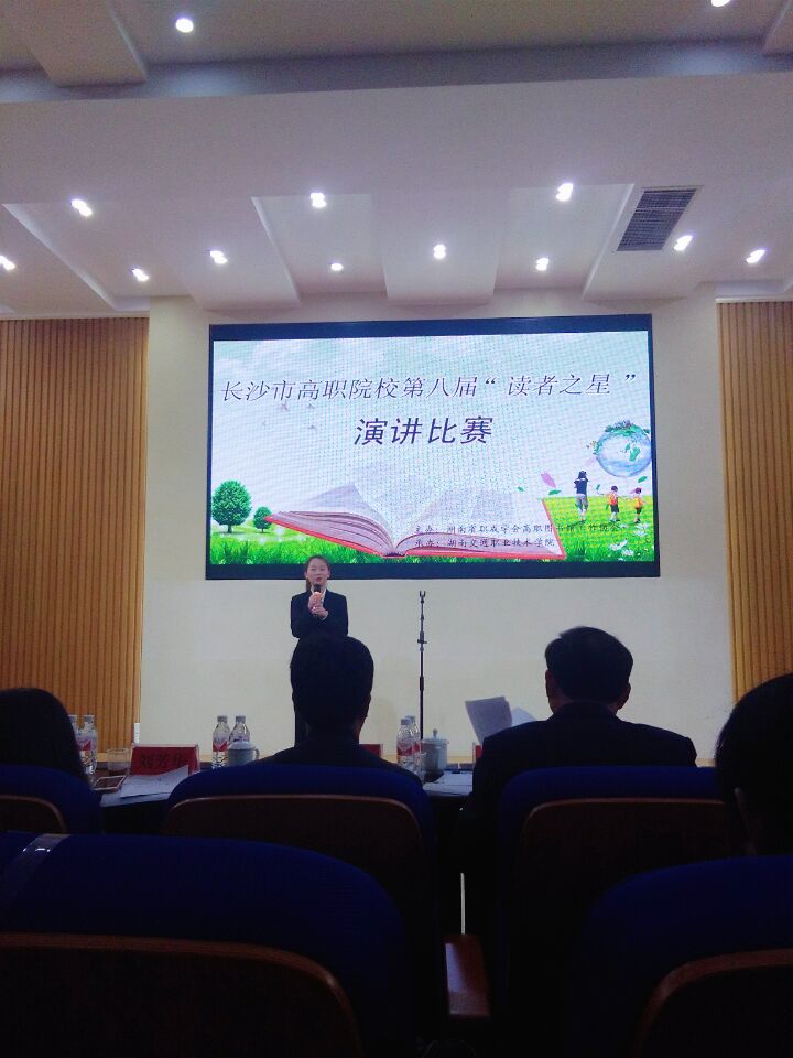 汪雅倩侃侃而谈