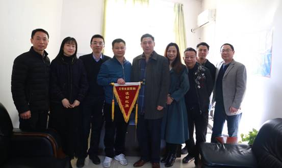 2019年12月11日周务农书记和夏红球部长与文明处室基建后勤处合影