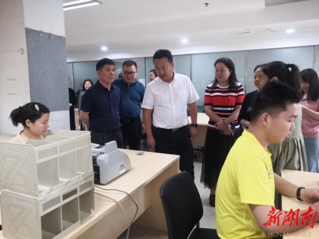 太阳集团电子游戏:党委书记访企拓岗下功夫