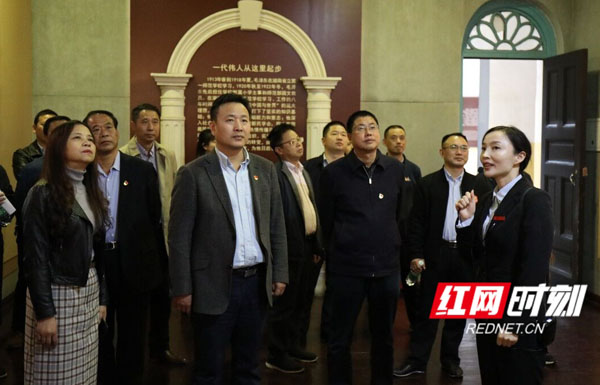 参观学习、聆听讲解_conew1.jpg 参观学习、聆听讲解_conew1.jpg